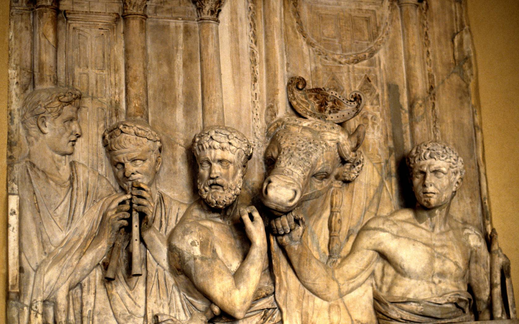 differences between greek and roman religion