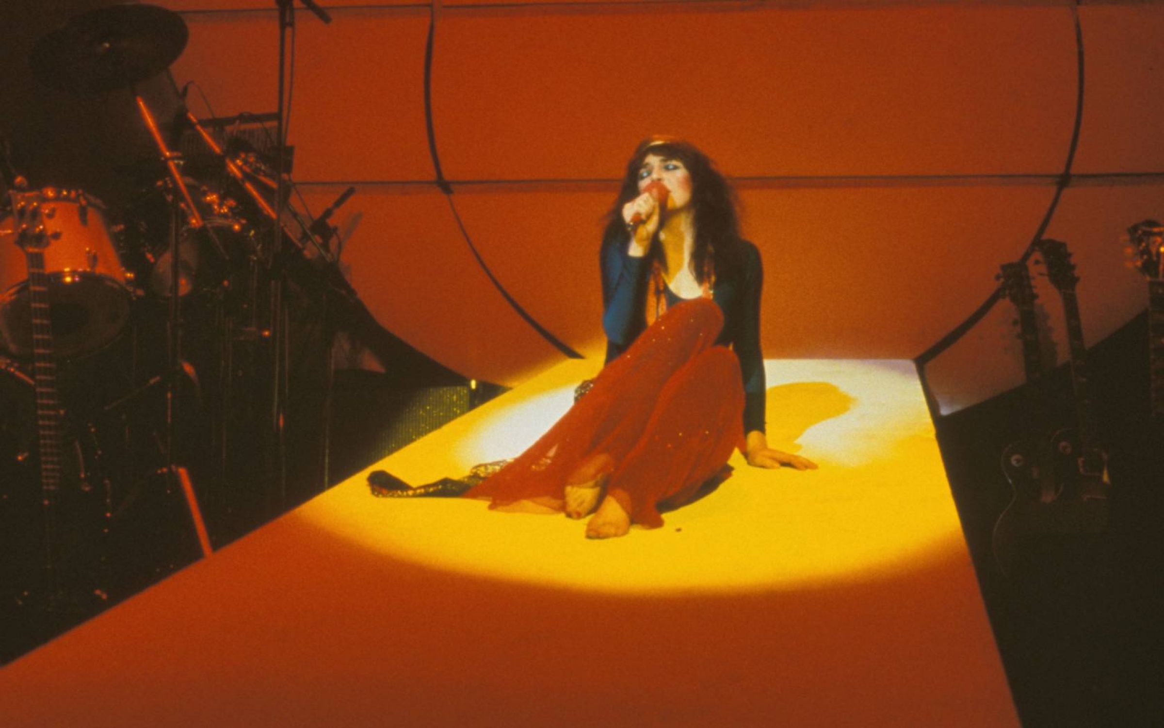 Kate Bush Is Now Both The Youngest And Oldest Woman To Have A Self-Written  UK Number One