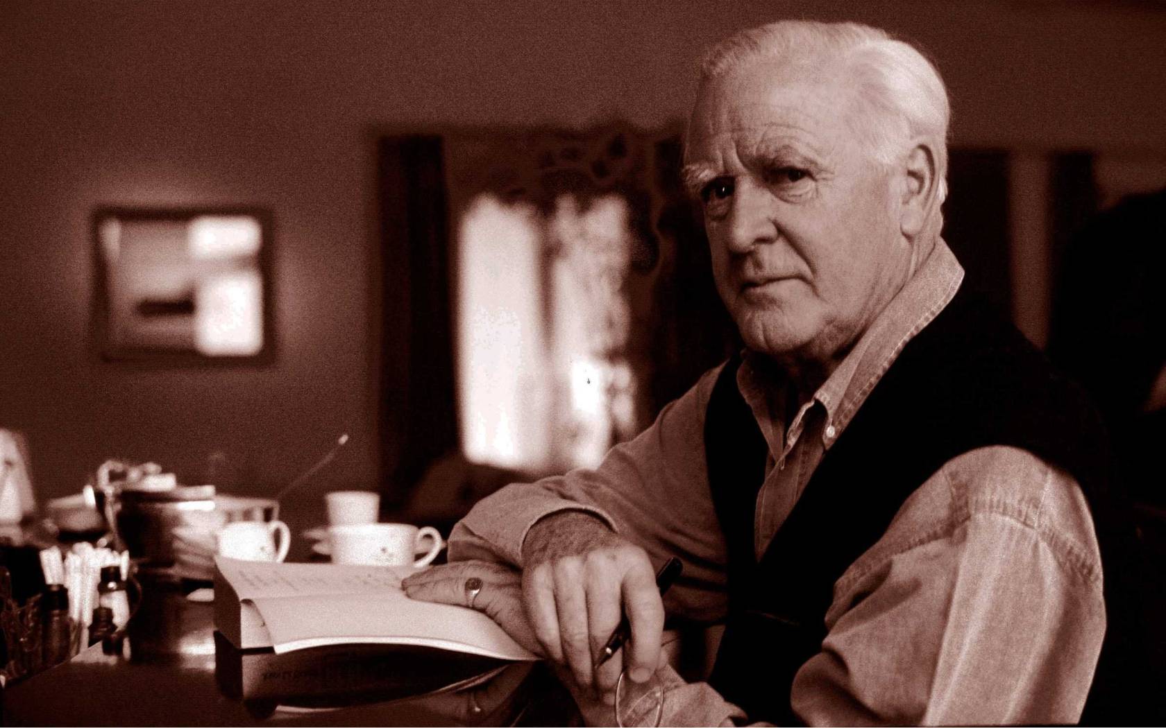 John Le Carré (1931-2020): um grande talento literário ao serviço do  romance de espionagem, Obituário