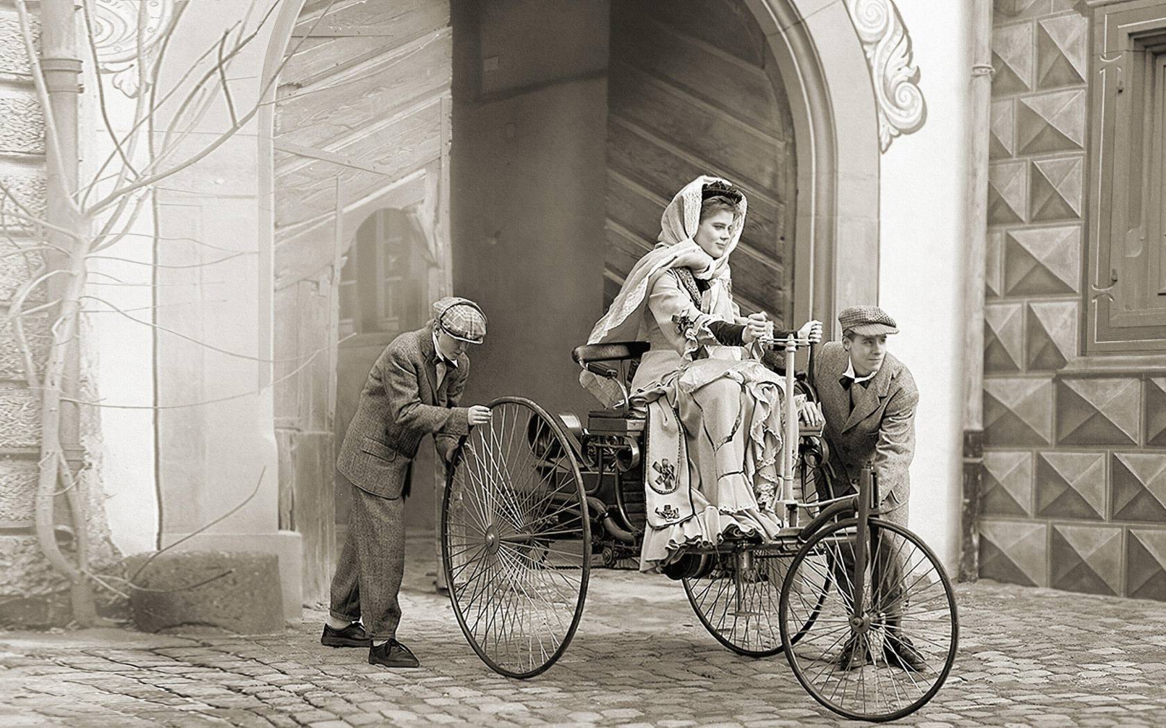 Bertha Benz volt az első ember, aki közúton közlekedett személyautóval